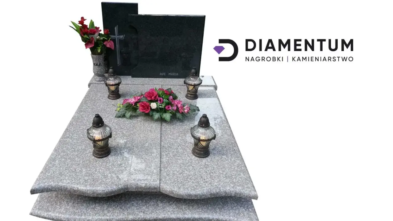 Elegancki nagrobek z granitu, ozdobiony kwiatami i zniczami. Ten grób głębinowy to symbol pamięci i szacunku.
