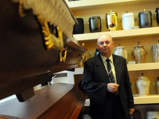 Ile kosztuje pogrzeb z kremacją? ZUS 7000 zł - czy to wystarczy?