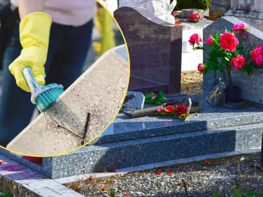 Czyszczenie granitu octem na nagrobku. Dłoń w żółtej rękawiczce szczotkuje kamień, by przywrócić mu blask.
